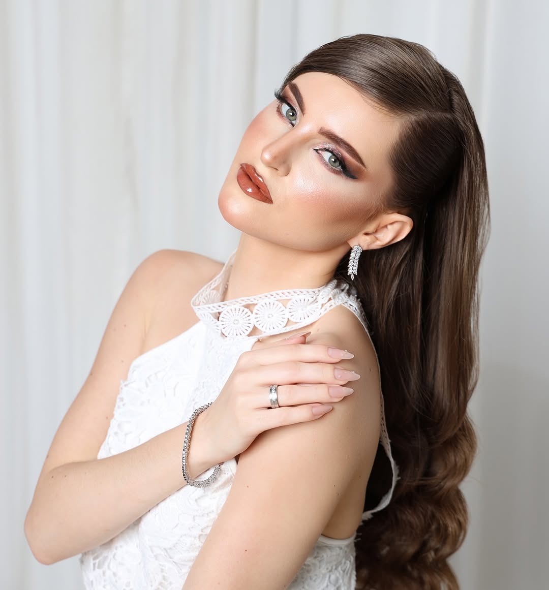 ../modelsfile/model_396_681cb68b1620e.jpg