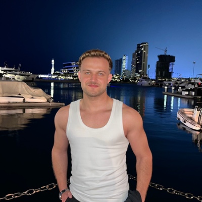 المودل / عمر الصالحه